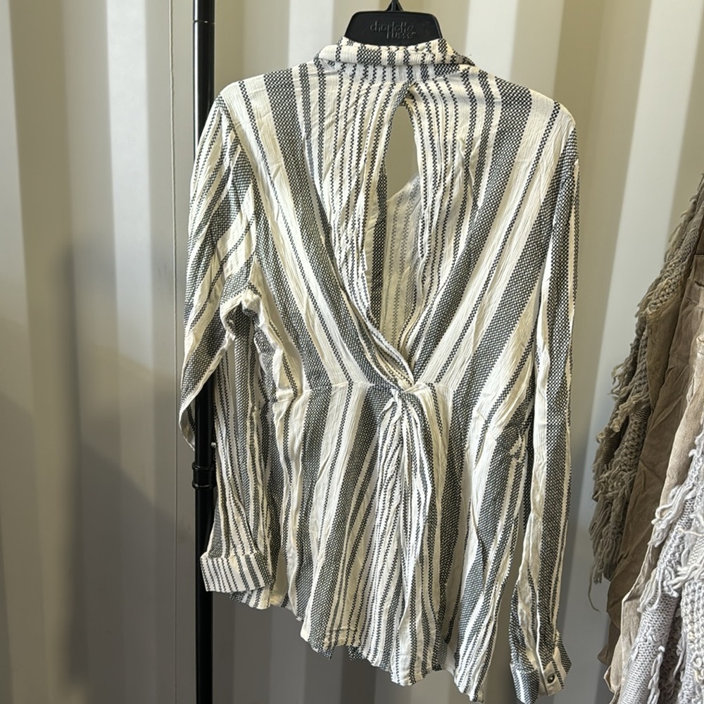 Daytrip button down - Picture 3 of 5